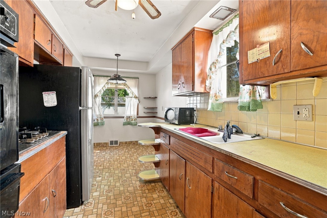 819 E 261st Street Euclid OH 44132