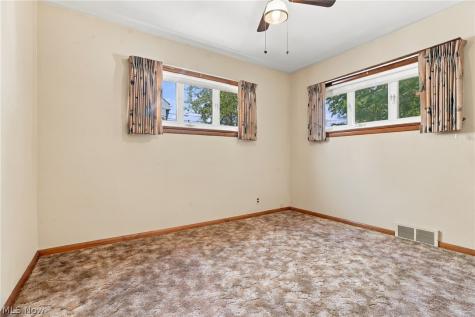 819 E 261st Street Euclid OH 44132