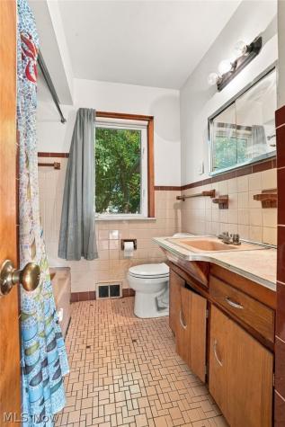 819 E 261st Street Euclid OH 44132