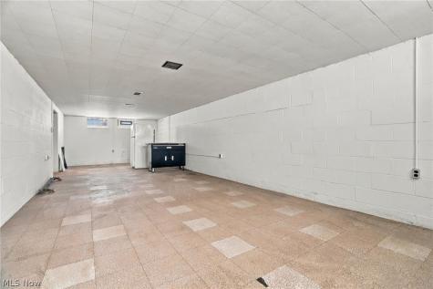 819 E 261st Street Euclid OH 44132