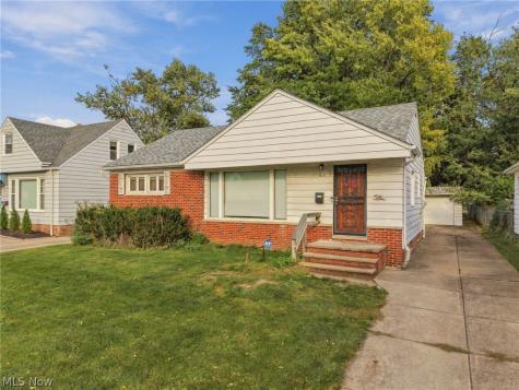 819 E 261st Street Euclid OH 44132