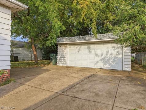 819 E 261st Street Euclid OH 44132