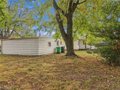 819 E 261st Street Euclid OH 44132