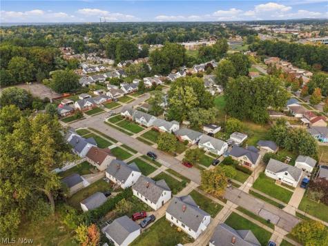 819 E 261st Street Euclid OH 44132
