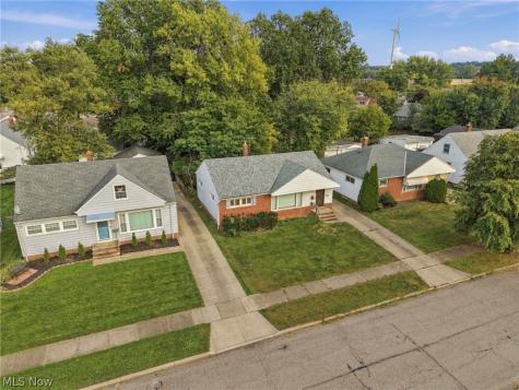 819 E 261st Street Euclid OH 44132