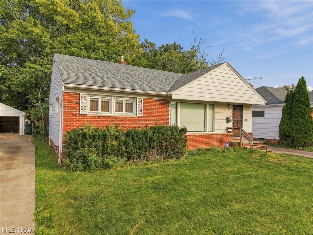 819 E 261st Street Euclid OH 44132