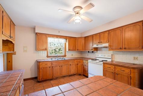 1170 Auburn Avenue Barberton OH 44203