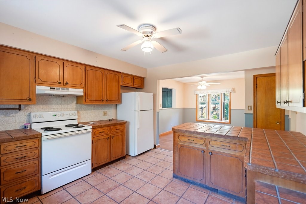 1170 Auburn Avenue Barberton OH 44203
