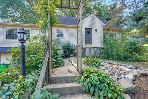 1170 Auburn Avenue Barberton OH 44203