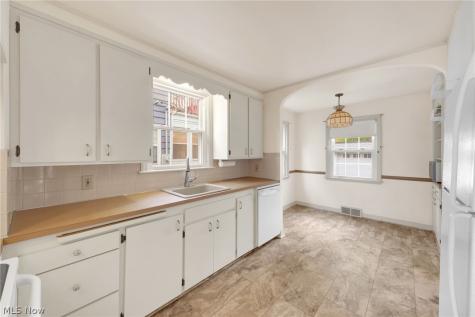 1132 Yellowstone Road Cleveland Heights OH 44121