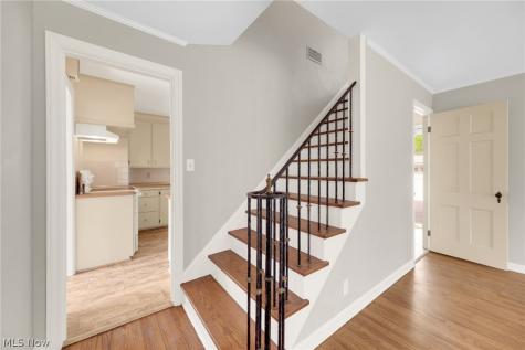 1132 Yellowstone Road Cleveland Heights OH 44121