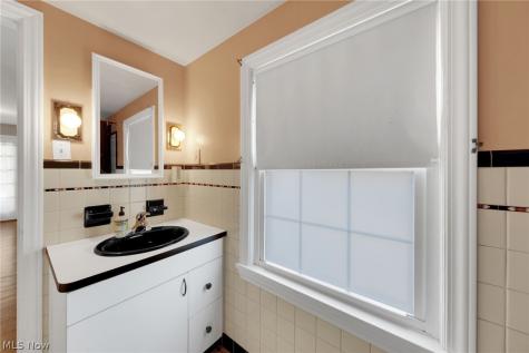 1132 Yellowstone Road Cleveland Heights OH 44121