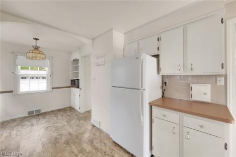 1132 Yellowstone Road Cleveland Heights OH 44121
