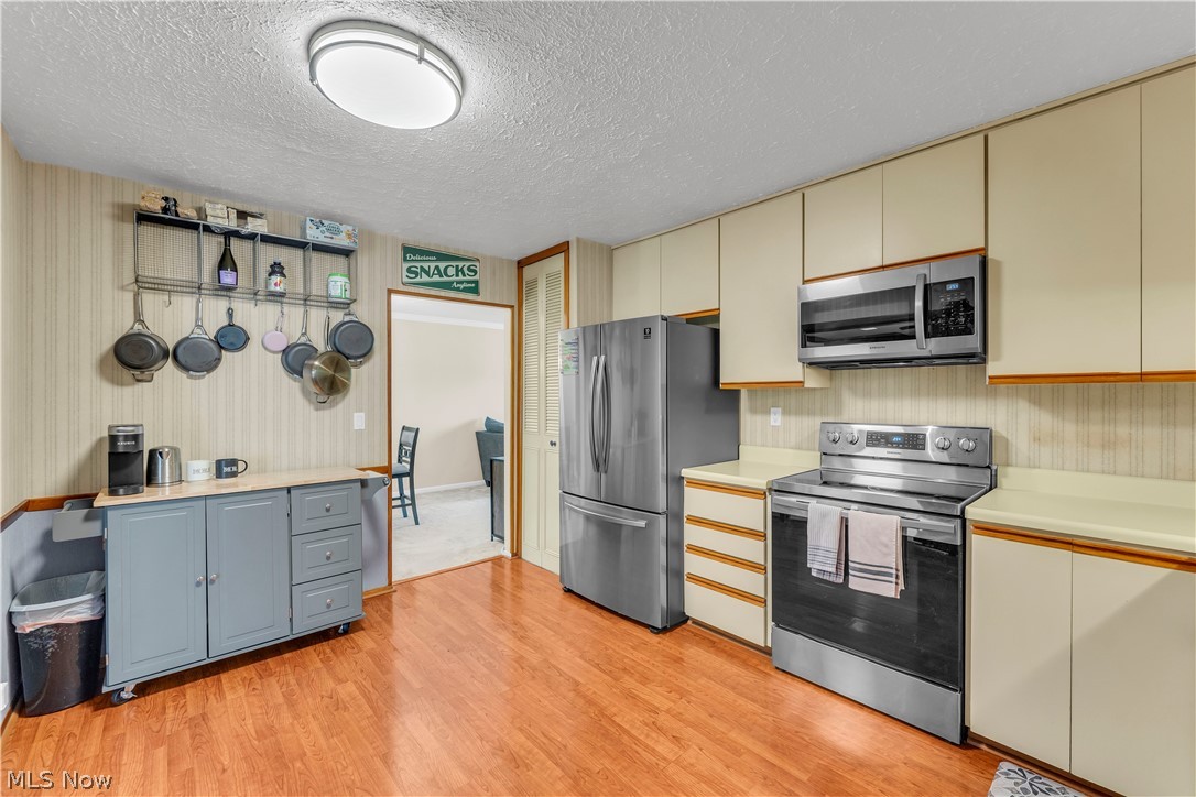 6151 Hickory Trail North Ridgeville OH 44039