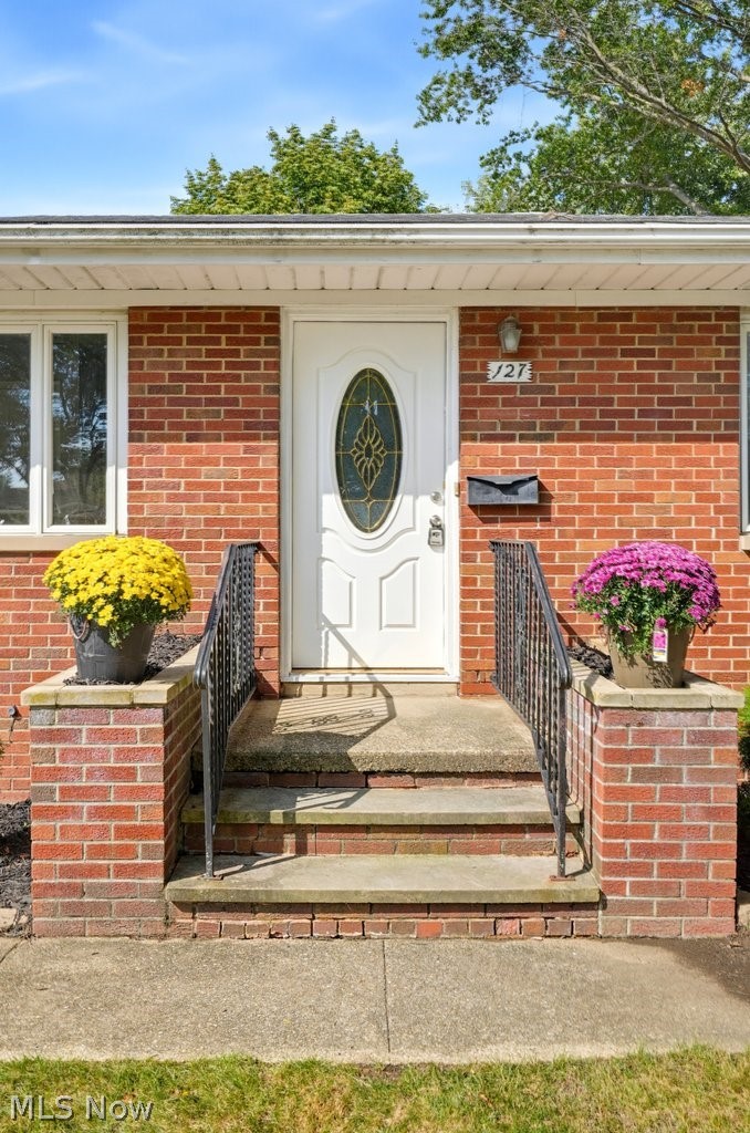 127 Alameda Avenue Cuyahoga Falls OH 44221