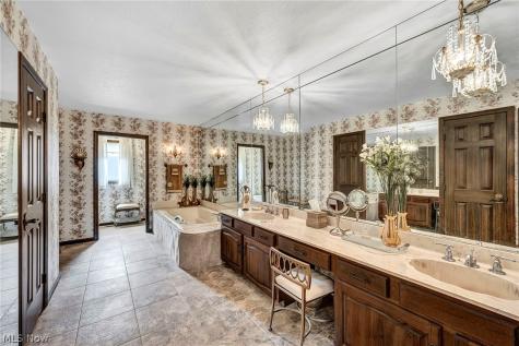 7411 Old Quarry Lane Brecksville OH 44141