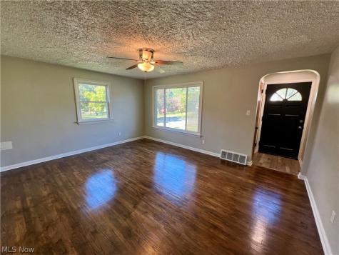 18108 Mccracken Road Maple Heights OH 44137