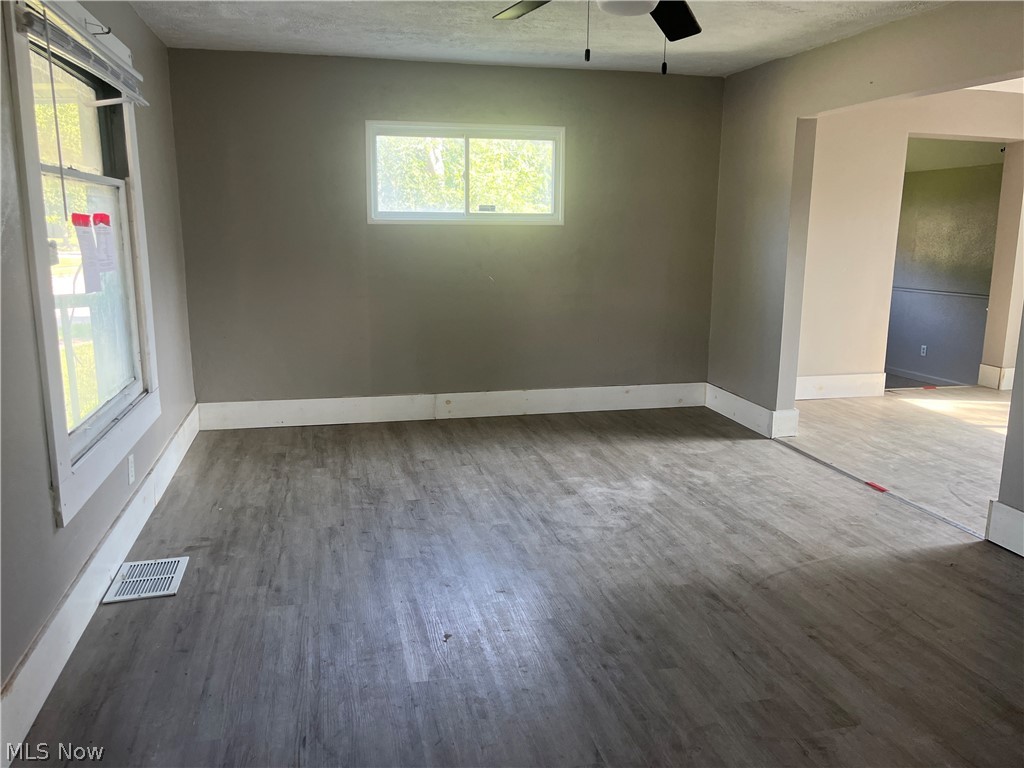 1437 Tod Avenue Warren OH 44485