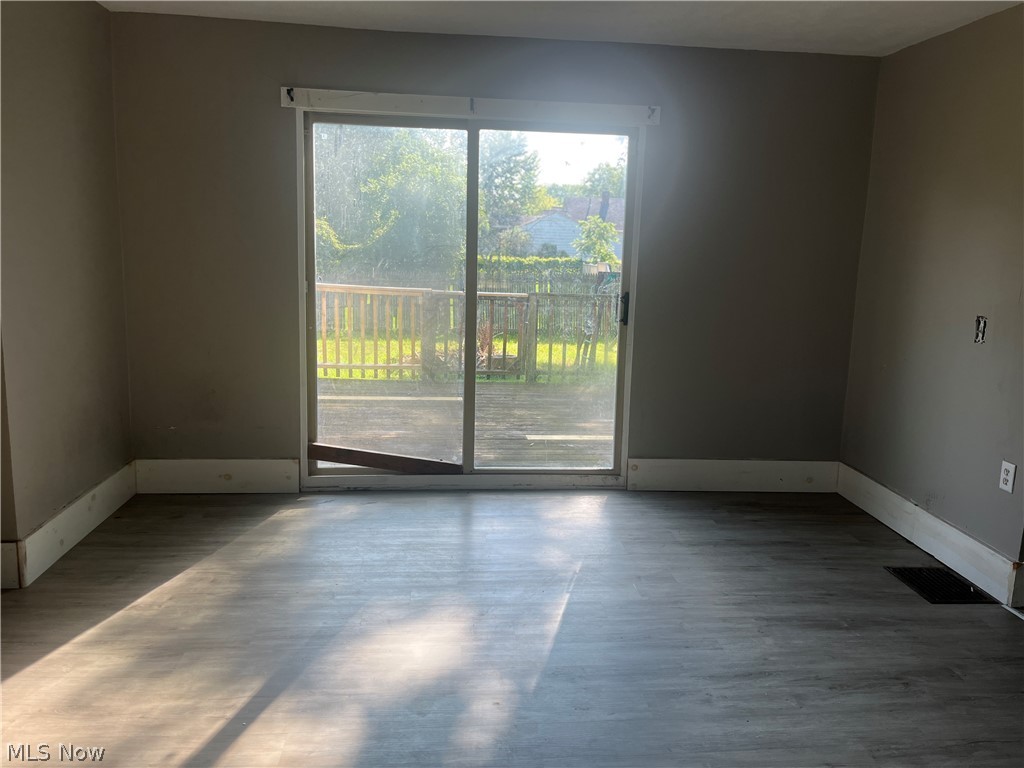 1437 Tod Avenue Warren OH 44485
