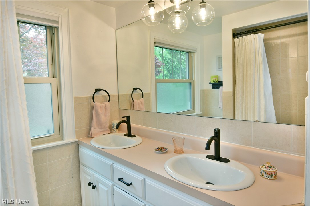 322 Genesee Avenue NE Warren OH 44483