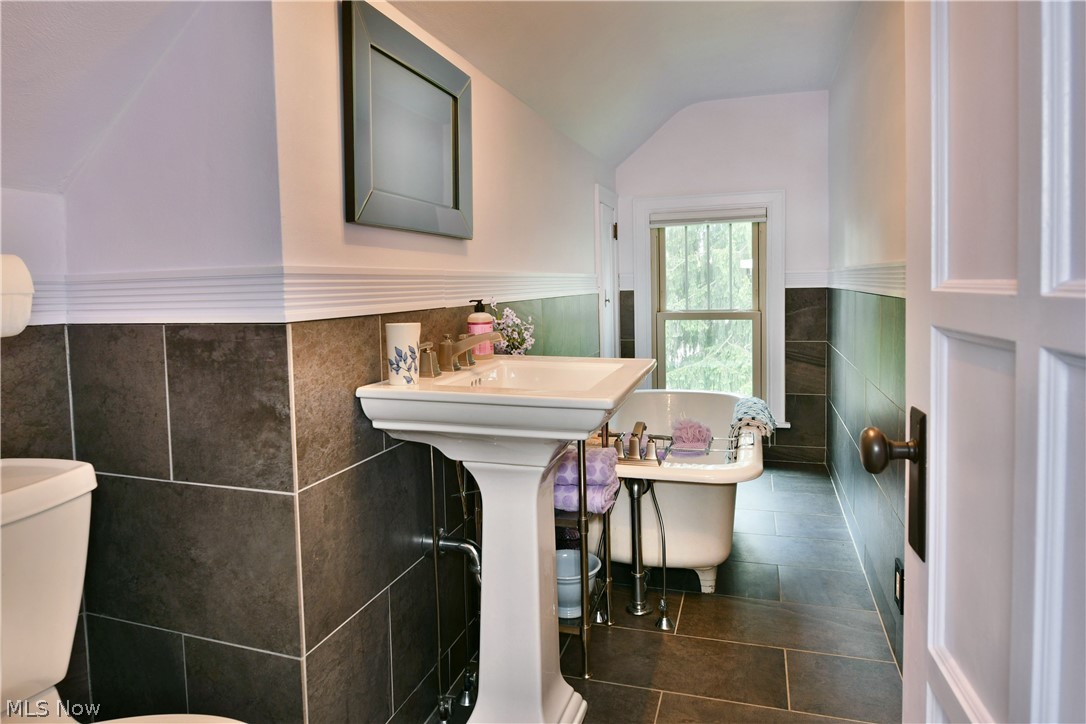 322 Genesee Avenue NE Warren OH 44483