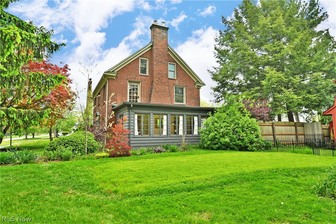322 Genesee Avenue NE Warren OH 44483