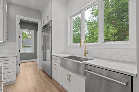 25428 Bryden Road Beachwood OH 44122