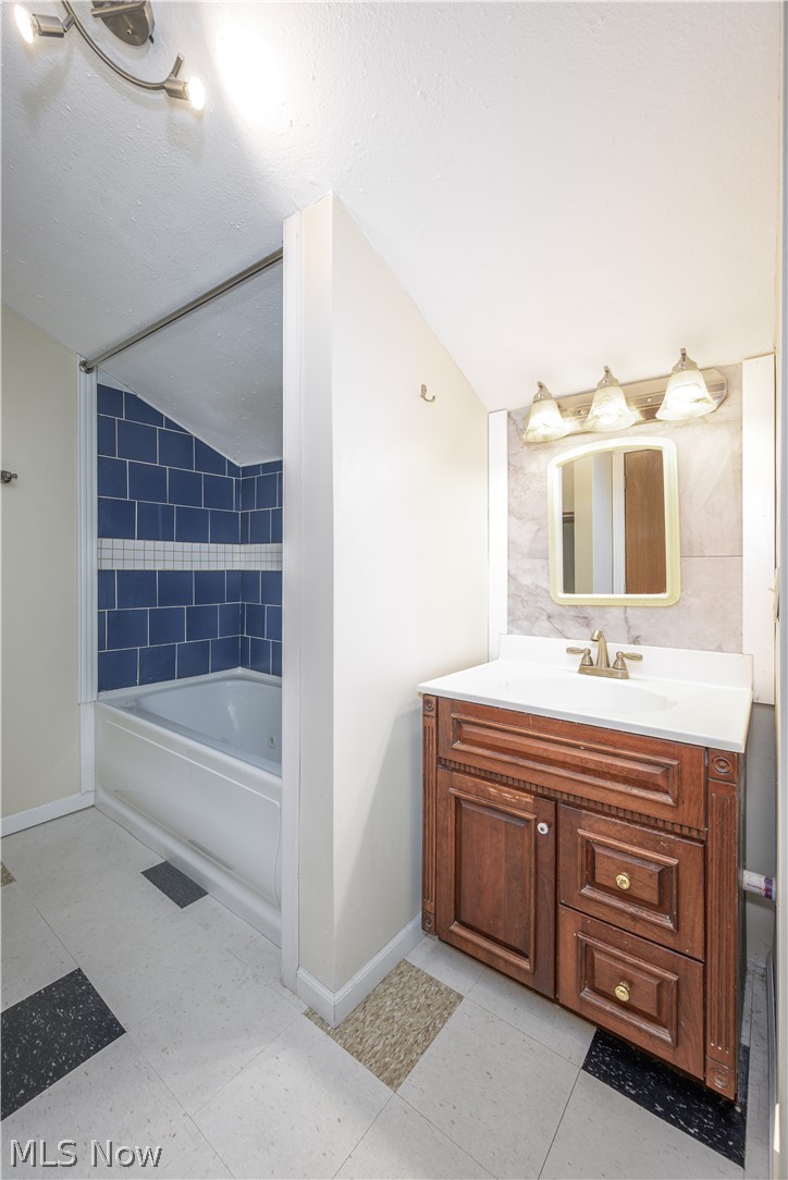 128 E Central Avenue Ravenna OH 44266
