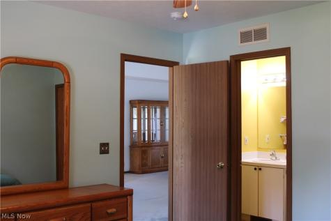 38365 Wood Willoughby OH 44094