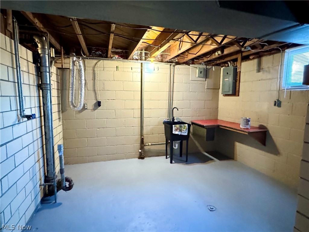 757 Elm Street Coshocton OH 43812