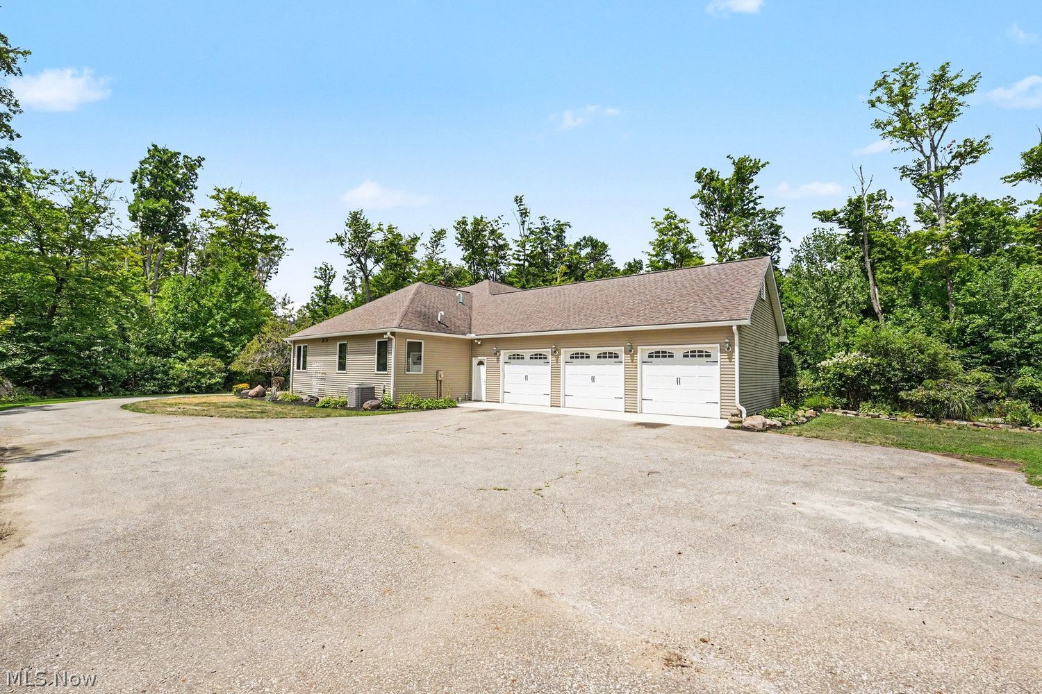 13945 Butternut Road Burton OH 44021