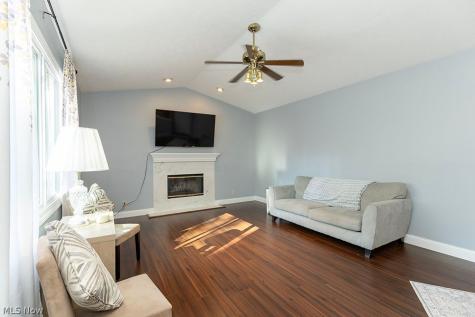 153 Xavier Street Elyria OH 44035