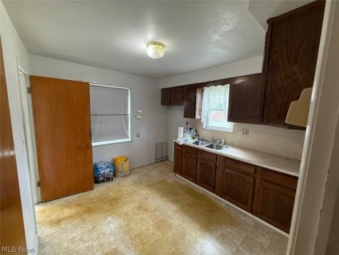 4076 E 187th Street Cleveland OH 44122