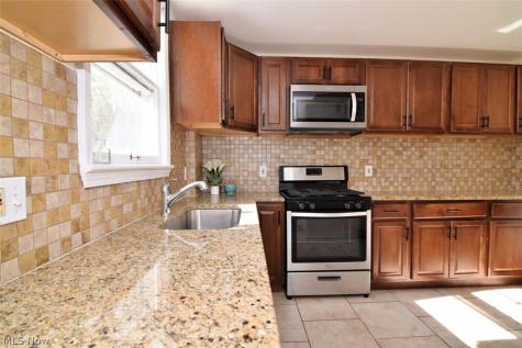 2423 Eaton Road University Heights OH 44118