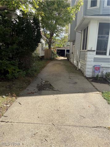 2161 W 101st Street Cleveland OH 44102