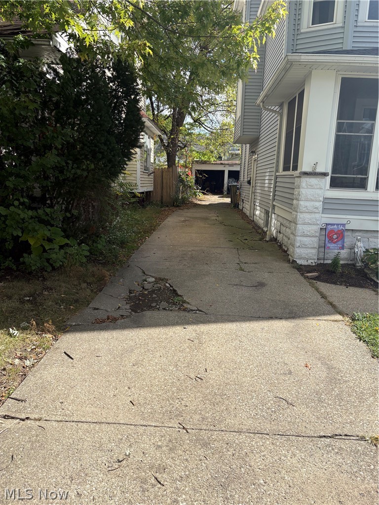 2161 W 101st Street Cleveland OH 44102