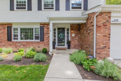 209 James Circle Avon Lake OH 44012