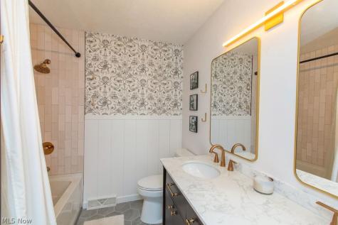 209 James Circle Avon Lake OH 44012