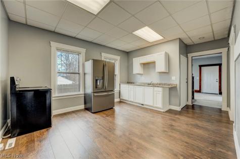 4432 Pearl Road Cleveland OH 44109