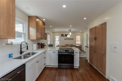 16609 Pilgrim Avenue Cleveland OH 44111