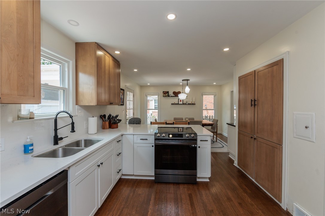 16609 Pilgrim Avenue Cleveland OH 44111