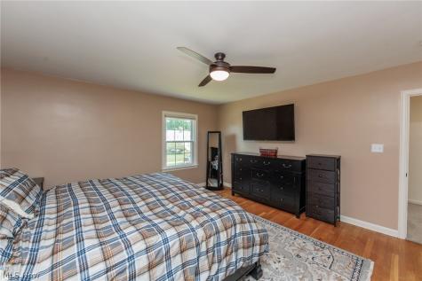16609 Pilgrim Avenue Cleveland OH 44111