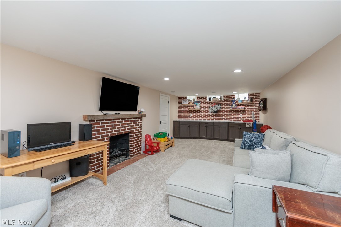 16609 Pilgrim Avenue Cleveland OH 44111