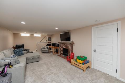 16609 Pilgrim Avenue Cleveland OH 44111