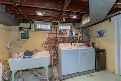 16609 Pilgrim Avenue Cleveland OH 44111
