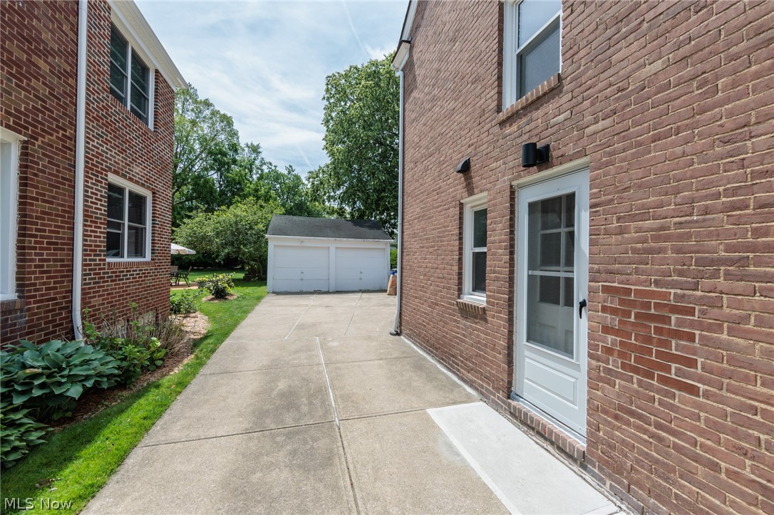 16609 Pilgrim Avenue Cleveland OH 44111