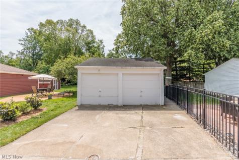 16609 Pilgrim Avenue Cleveland OH 44111