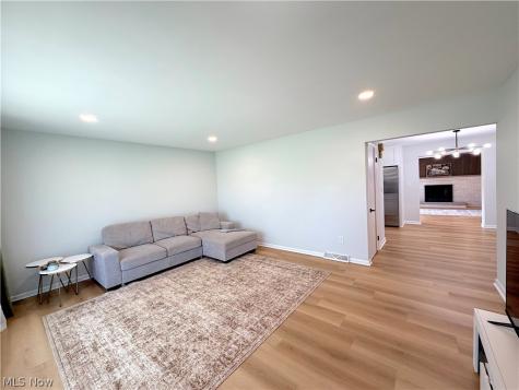 18203 Broxton Drive Strongsville OH 44149