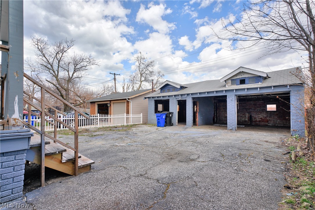 2215 W 105th Street Cleveland OH 44102