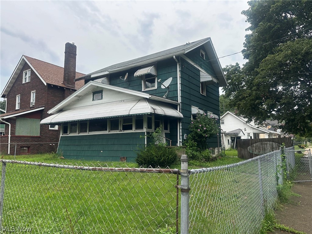 971 Lovers Lane Akron OH 44306